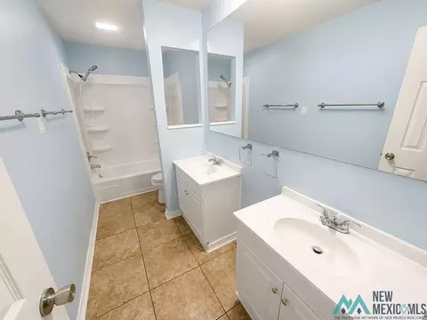 Bath - 2016 Glenarm, Clovis, NM 88101 photo 3 of 3