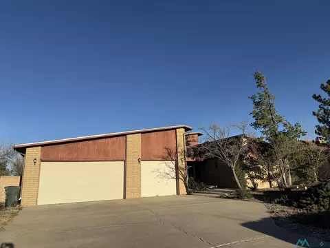 1307 Country Club Pl, Gallup, NM 87301