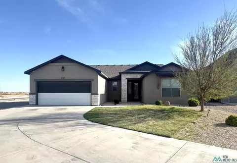 2121 E Cliffwood Cir, Hobbs, NM 88240