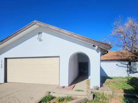 1706 Kiva Dr, Gallup, NM 87301