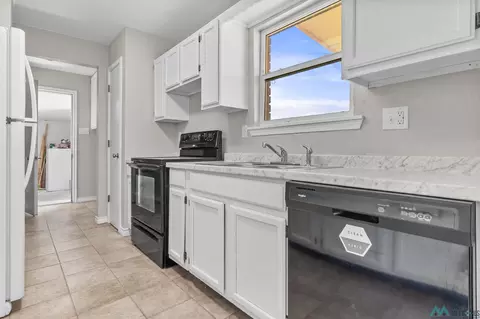 Kitchen - 1691 County Road K St, Clovis, NM 88101 photo 2 of 2