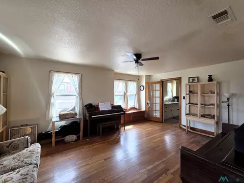 Living - 1620 Gidding St, Clovis, NM 88101 photo 2 of 3