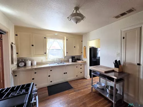 Kitchen - 1620 Gidding St, Clovis, NM 88101 photo 2 of 6