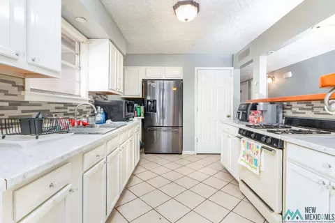 Kitchen - 913 Mora St, Clovis, NM 88101 photo 4 of 7