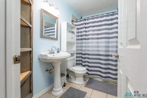 Bath - 913 Mora St, Clovis, NM 88101 photo 1 of 1