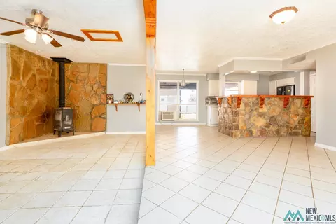 Living - 913 Mora St, Clovis, NM 88101 photo 2 of 6