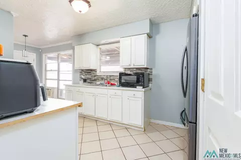 Kitchen - 913 Mora St, Clovis, NM 88101 photo 6 of 7