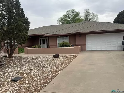 11 El Arco Iris Dr, Roswell, NM 88201