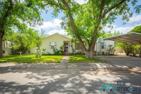 912 S 6th St, Artesia, NM 88210
