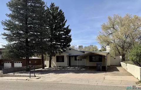 868 Highland Dr, Las Vegas, NM 87701