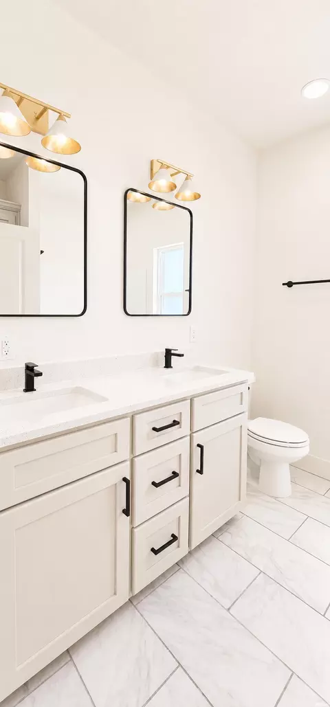 Bath - 120 Abbey Dr, Clovis, NM 88101 photo 5 of 5