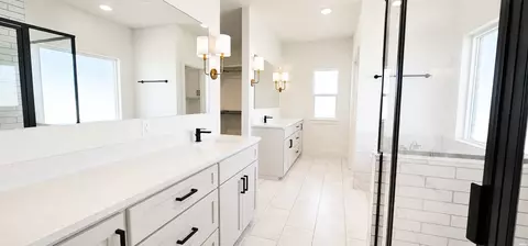 Bath - 120 Abbey Dr, Clovis, NM 88101 photo 4 of 5