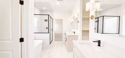 Bath - 120 Abbey Dr, Clovis, NM 88101 photo 2 of 5