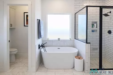 Bath - 120 Abbey Dr, Clovis, NM 88101 photo 2 of 3