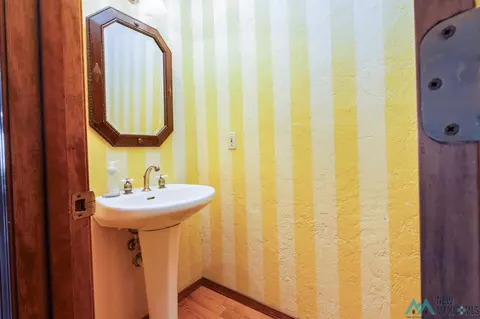 Bath - 1600 St Andrews Dr, Clovis, NM 88101 photo 6 of 11
