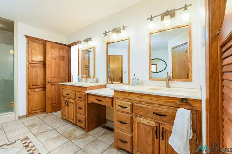 Bath - 1600 St Andrews Dr, Clovis, NM 88101 photo 3 of 11