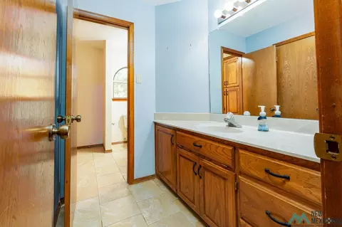 Bath - 1600 St Andrews Dr, Clovis, NM 88101 photo 9 of 11