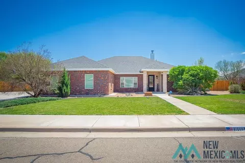 1304 Sierra Blanca Dr, Roswell, NM 88201