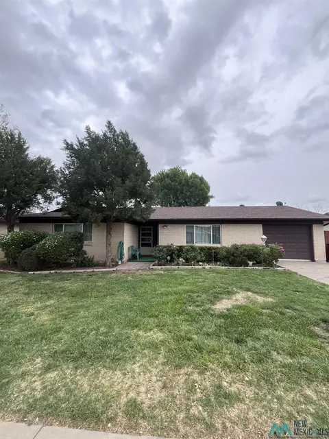 1005 Avenida Del Sumbre, Roswell, NM 88203