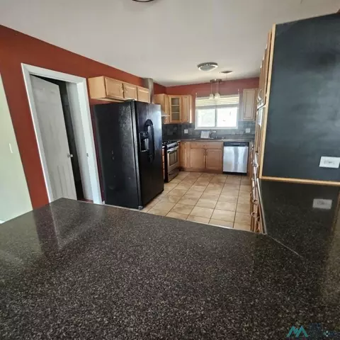 Kitchen - 1624 Jonquil Park Dr, Clovis, NM 88101 photo 2 of 5