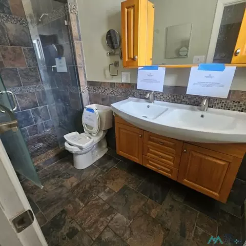 Bath - 1624 Jonquil Park Dr, Clovis, NM 88101 photo 5 of 5