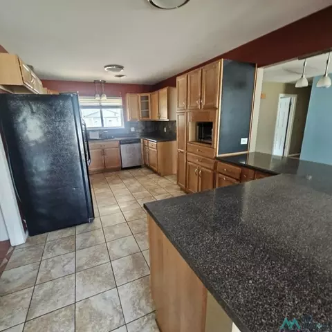 Kitchen - 1624 Jonquil Park Dr, Clovis, NM 88101 photo 4 of 5