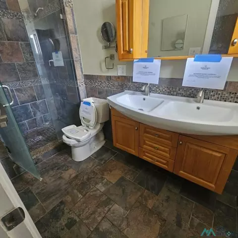 Bath - 1624 Jonquil Park Dr, Clovis, NM 88101 photo 4 of 5