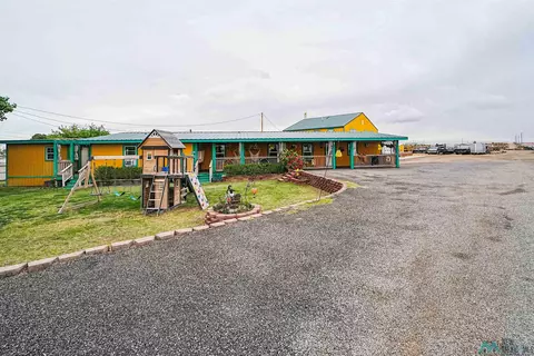 7424 Dulce Rd, Carlsbad, NM 88220