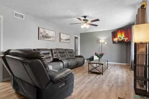 120 Torreon Dr, Clovis, NM 88101 photo 2