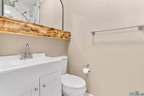 Bath - 1008 Rencher St, Clovis, NM 88101 photo 2 of 4