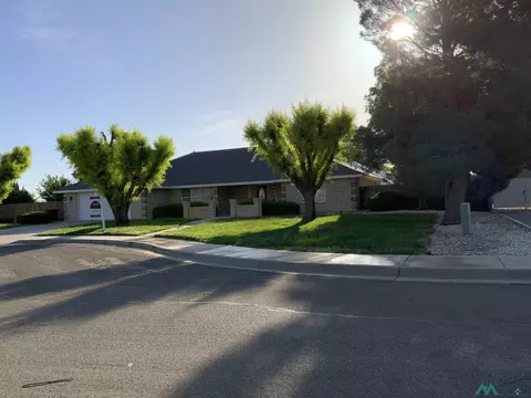 2 Westminister Ct, Roswell, NM 88201