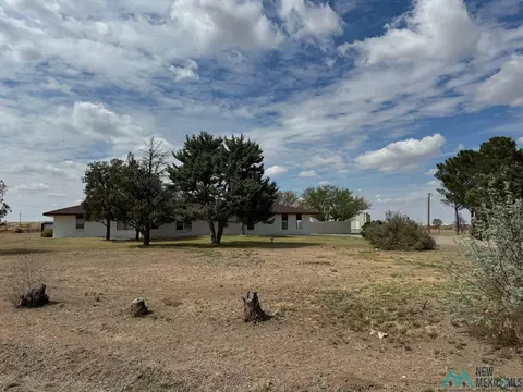 5107 Thunderbird Ln, Roswell, NM 88203