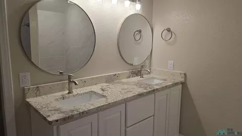 Bath - 413 Diamondhead Dr, Clovis, NM 88101 photo 5 of 5
