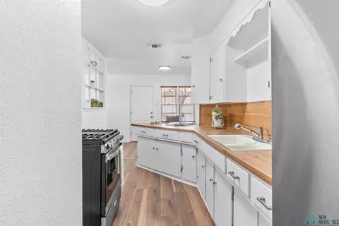 Kitchen - 2520 Sheldon St, Clovis, NM 88101 photo 2 of 3