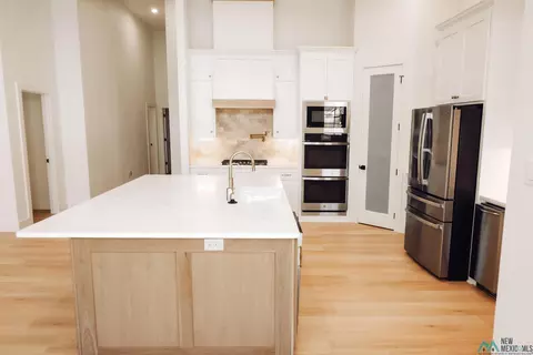Kitchen - 156 Sandzen Dr, Clovis, NM 88101 photo 6 of 9