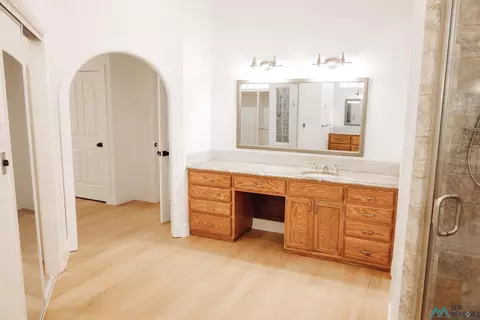 Bath - 156 Sandzen Dr, Clovis, NM 88101 photo 8 of 14
