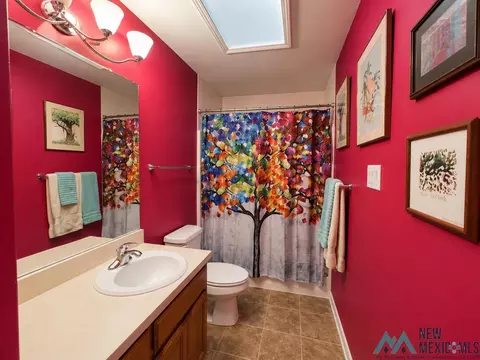 Bath - 2304 Fairway Ter, Clovis, NM 88101 photo 5 of 5