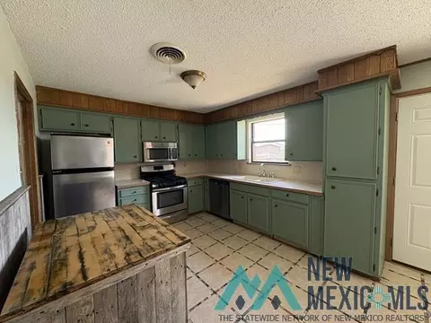 Kitchen - 309 Sunland Dr, Clovis, NM 88101 photo 1 of 2