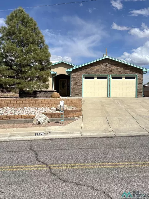 1129 Burke Dr, Gallup, NM 87301