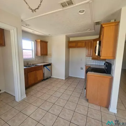2237 Enloe Dr, Clovis, NM 88101 photo 4