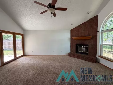 Living - 213 Wilmington Cir, Clovis, NM 88101 photo 1 of 3
