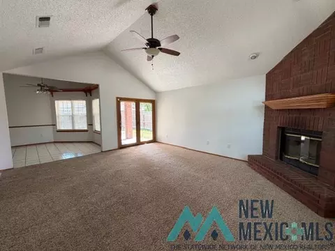 Living - 213 Wilmington Cir, Clovis, NM 88101 photo 3 of 3