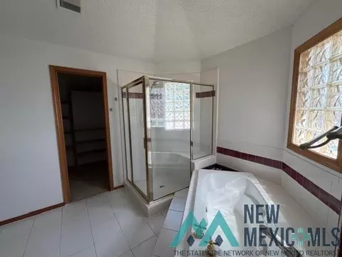 Bath - 213 Wilmington Cir, Clovis, NM 88101 photo 2 of 4
