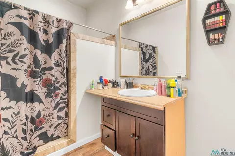 Bath - 615 Gidding St, Clovis, NM 88101 photo 2 of 5