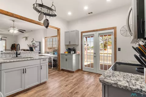 Kitchen - 615 Gidding St, Clovis, NM 88101 photo 3 of 3