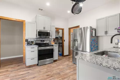 Kitchen - 615 Gidding St, Clovis, NM 88101 photo 2 of 3