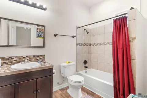 Bath - 615 Gidding St, Clovis, NM 88101 photo 4 of 5