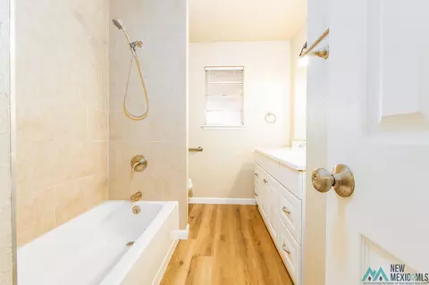 Bath - 1621 N Lea St, Clovis, NM 88101 photo 3 of 3