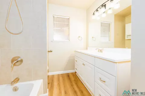 Bath - 1621 N Lea St, Clovis, NM 88101 photo 2 of 3
