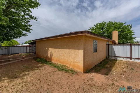 Exterior - 1621 N Lea St, Clovis, NM 88101 photo 8 of 13
